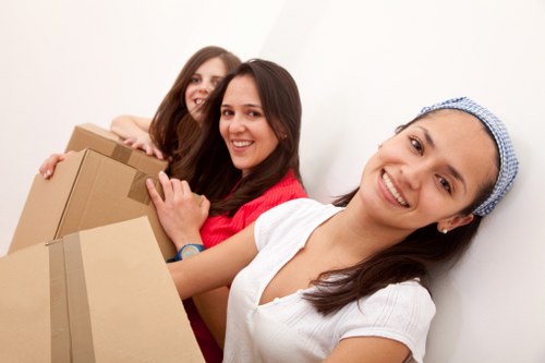 FAQ and booking section for Elephant and Castle removals customers