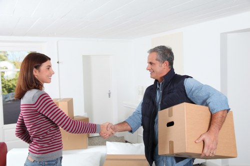 Mover planning safe handling of household items